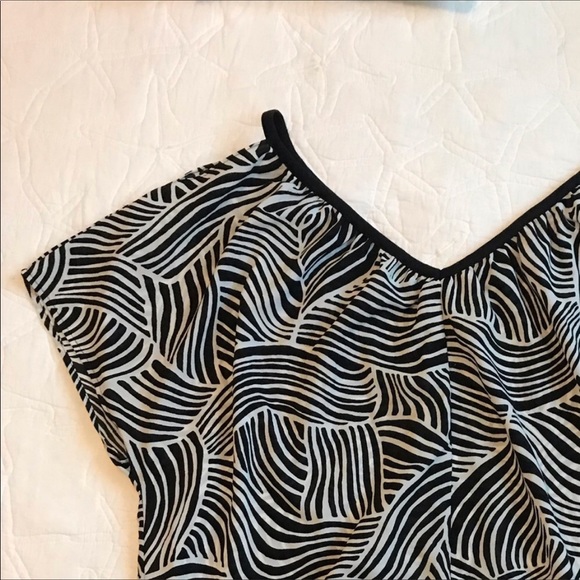 Old Navy , Cold Shoulder , XL - Picture 3 of 8